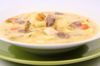 Ogórkową gotuję tylko na tym mięsie. Jest pełna smaku, esencjonalna i nie za tłusta