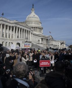 Działo się w nocy. Pliki Epsteina znikają ze  strony Departamentu Sprawiedliwości