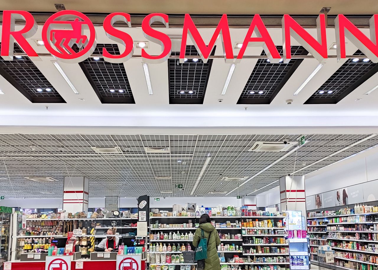 Darmowa dostawa w Rossmannie. Kosmetyki taniej nawet o 32 zł