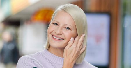 Małgorzata Kożuchowska w oryginalnym płaszczu. Ten model będzie idealny dla kobiet 50+