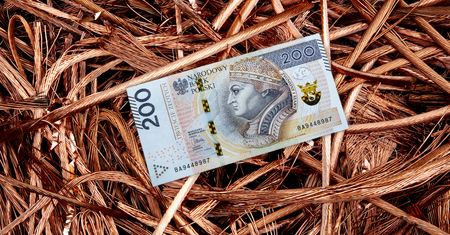 "Czerwone złoto" drożeje na potęgę. Polska śpi na zasobach. I może zyskać
