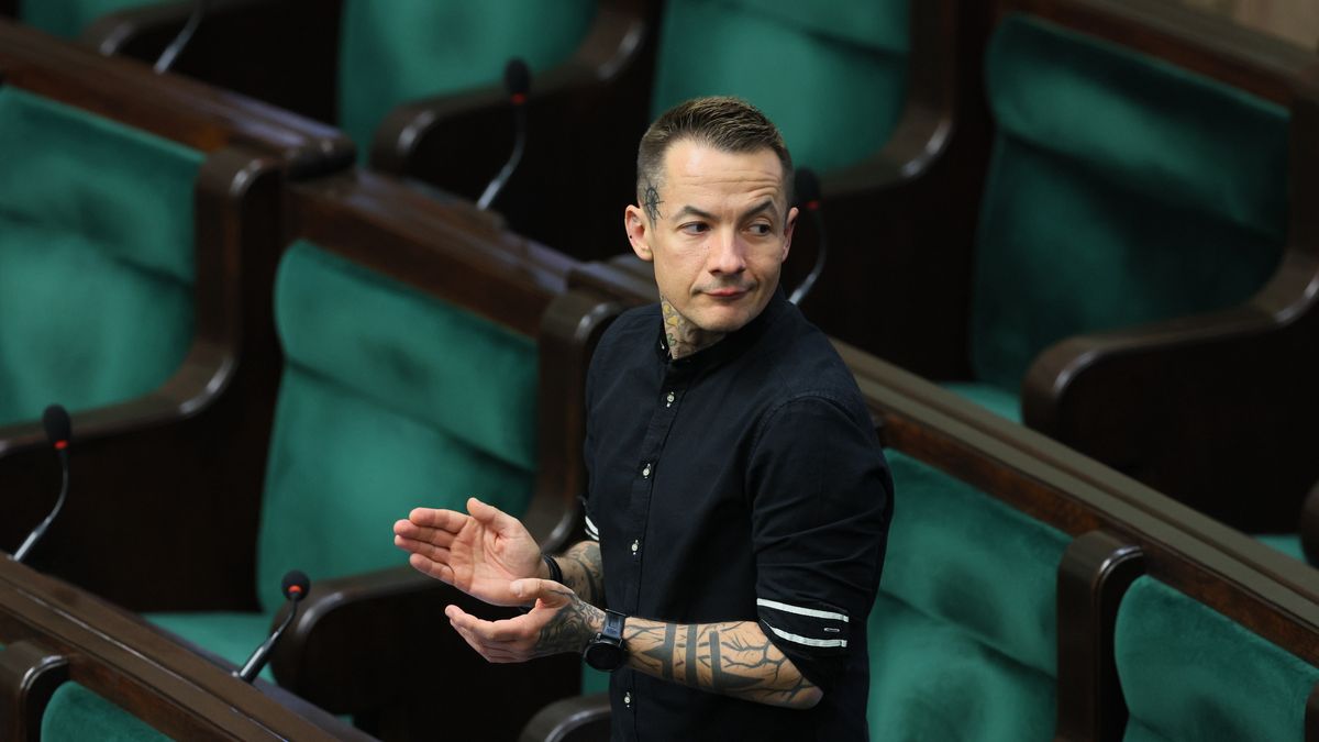 Marcin J�zefaciuk
Warszawa, 25.04.2024. Pose� KO Marcin J�zefaciuk w Sejmie w Warszawie, 25 bm. Sejm wys�ucha� wyst�pienia ministra spraw zagranicznych, kt�ry przedstawi� informacj� o zadaniach polskiej polityki zagranicznej w 2024 roku. (jm) PAP/Leszek Szyma�ski
Leszek Szyma�ski
X kadencja, 10, 10., Dziesi�ta, informacja ministra spraw zagranicznych, kadencji, Koalicja Obywatelska, obrady, polityk, polityka, polska polityka zagraniczna, posiedzenie, Posiedzenie Sejmu, sala obrad, Sala plenarna posiedze� obrad, sejm, Sejm RP, tatua�, tatua�e