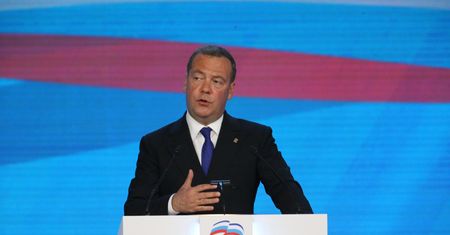 Miedwiediew grozi Trumpowi. "Waszyngton też oberwie"