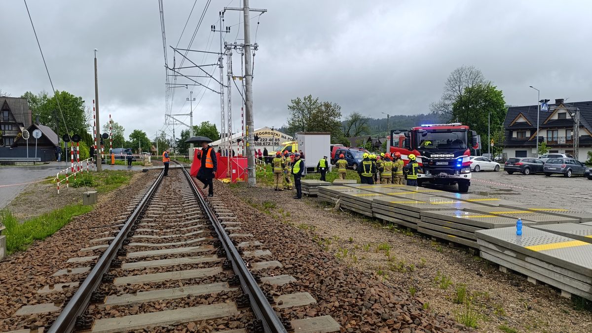 Służby poinformowały o jednej ofierze śmiertelnej 