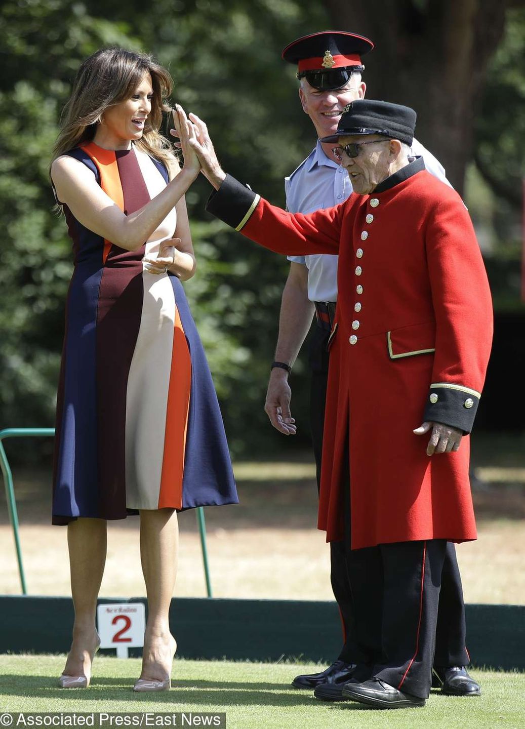Melania Trump w Londynie w sukience od Victorii Beckham