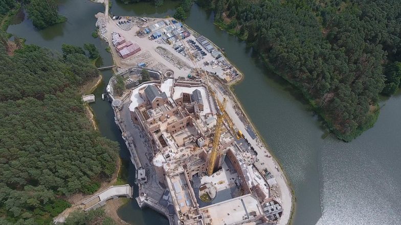 Jeden z basenów ma się znajdować na szczycie wysokiej wieży