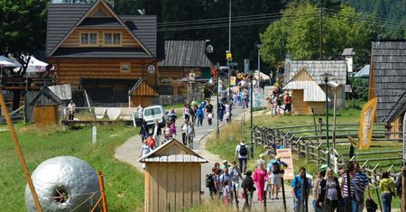 Tłumy turystów w Tatrach. Kolejki na Rysy czy Giewont