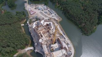 Minister środowiska mówi o budowie zamku w puszczy: umknęła uwadze wszystkich