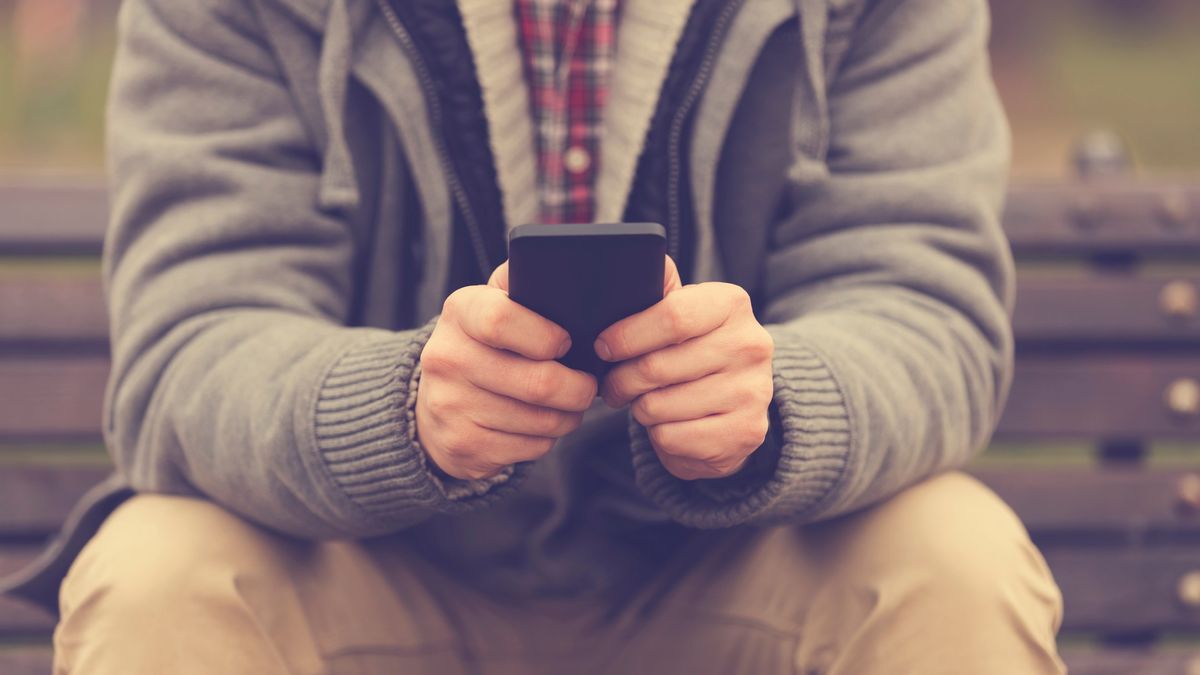 Multizadaniowy smartfon - HTC Desire 825 1