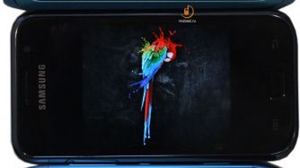 Nokia E7, Samsung Galaxy S i Nokia N8 - porównanie wyświetlaczy 1