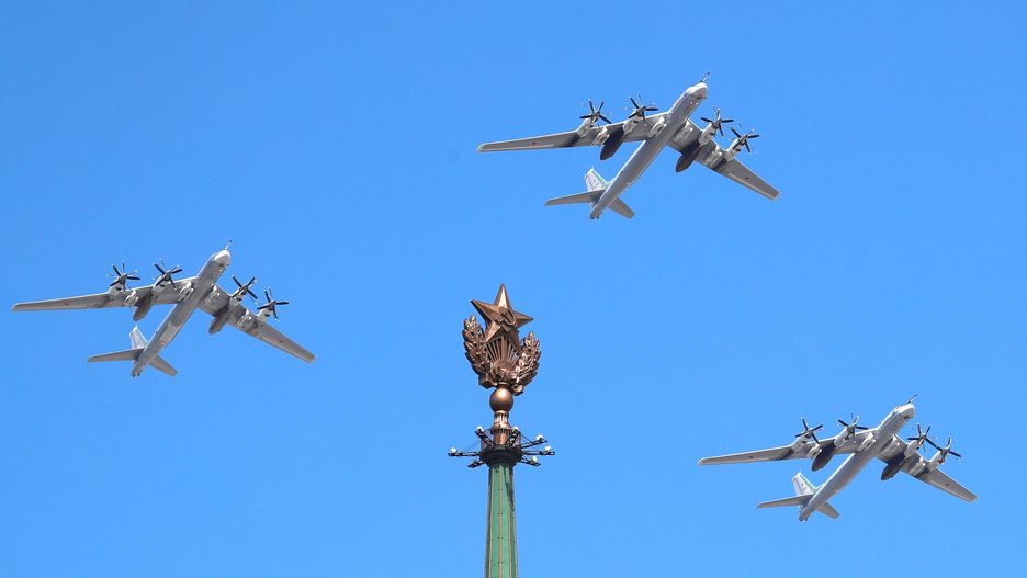 Bombowce Tu-95MS podczas parady zwycięstwa w Moskwie w 2020 roku.
