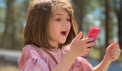 Australijskie nastolatki bez social mediów. Meta kasuje miliony kont