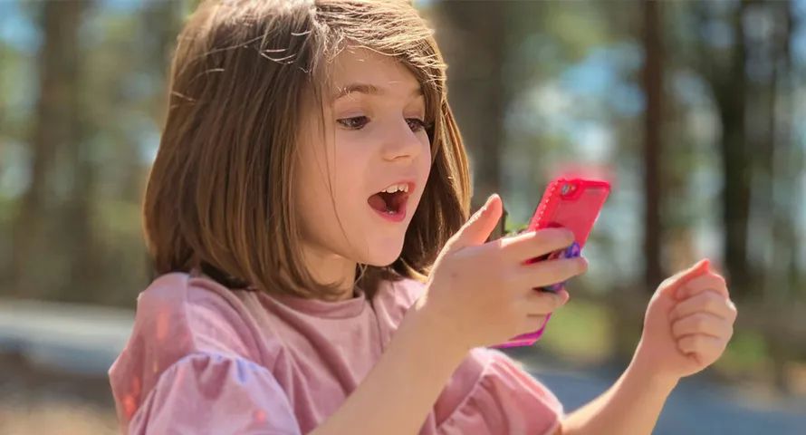 Australijskie nastolatki bez social mediów. Meta kasuje miliony kont