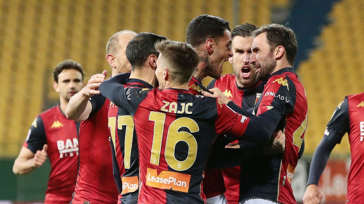 PAP/EPA / ELISABETTA BARACCHI  / Na zdjęciu: piłkarze Genoa CFC