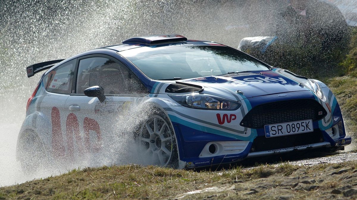 Zdjęcie okładkowe artykułu: PAP / Darek Delmanowicz / Na zdjęciu Ford Fiesta R5 prowadzony przez Łukasza Habaja