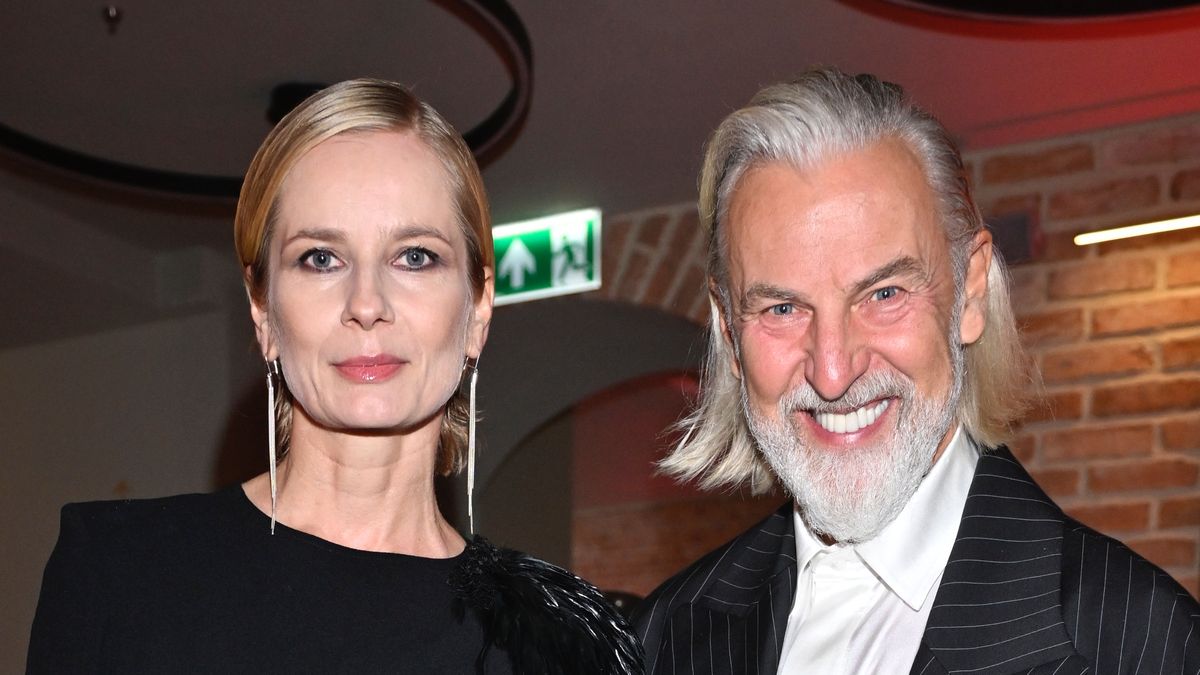 Magdalena Cielecka odsłania zgrabne nogi na warszawskiej gali u boku Roberta Kupisza