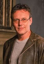 Anthony Head centaurem zamiast Pierce'a Brosnana