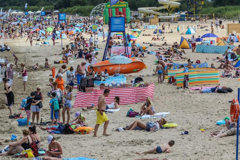 Tłumy na plaży w Gdańsku