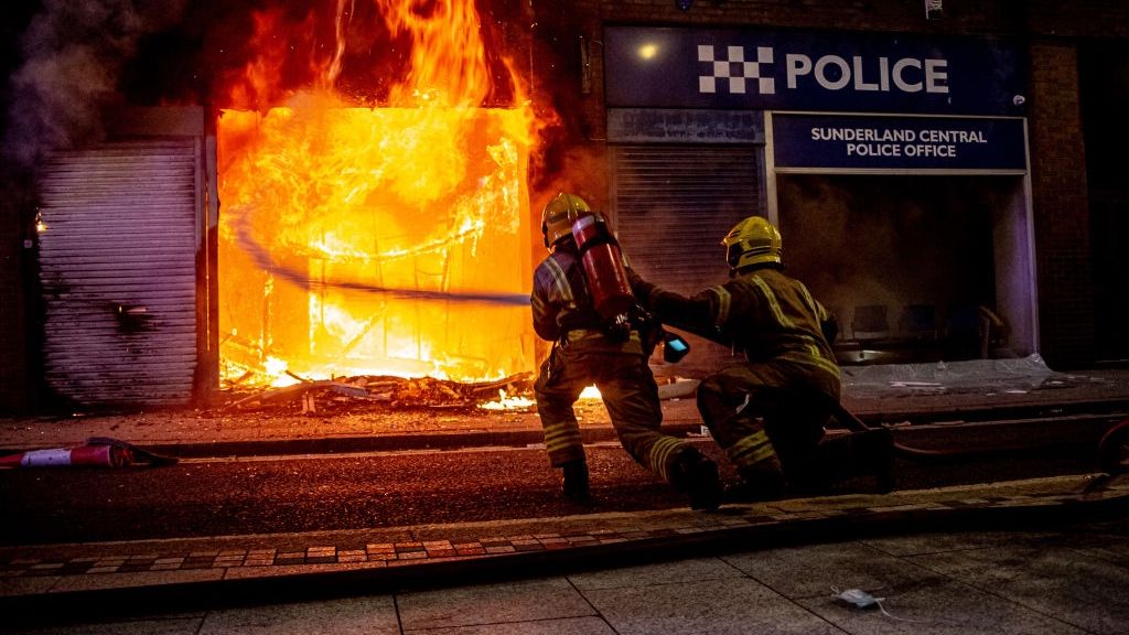 Zamieszki w Wielkiej Brytanii. Aresztowano już 400 osób