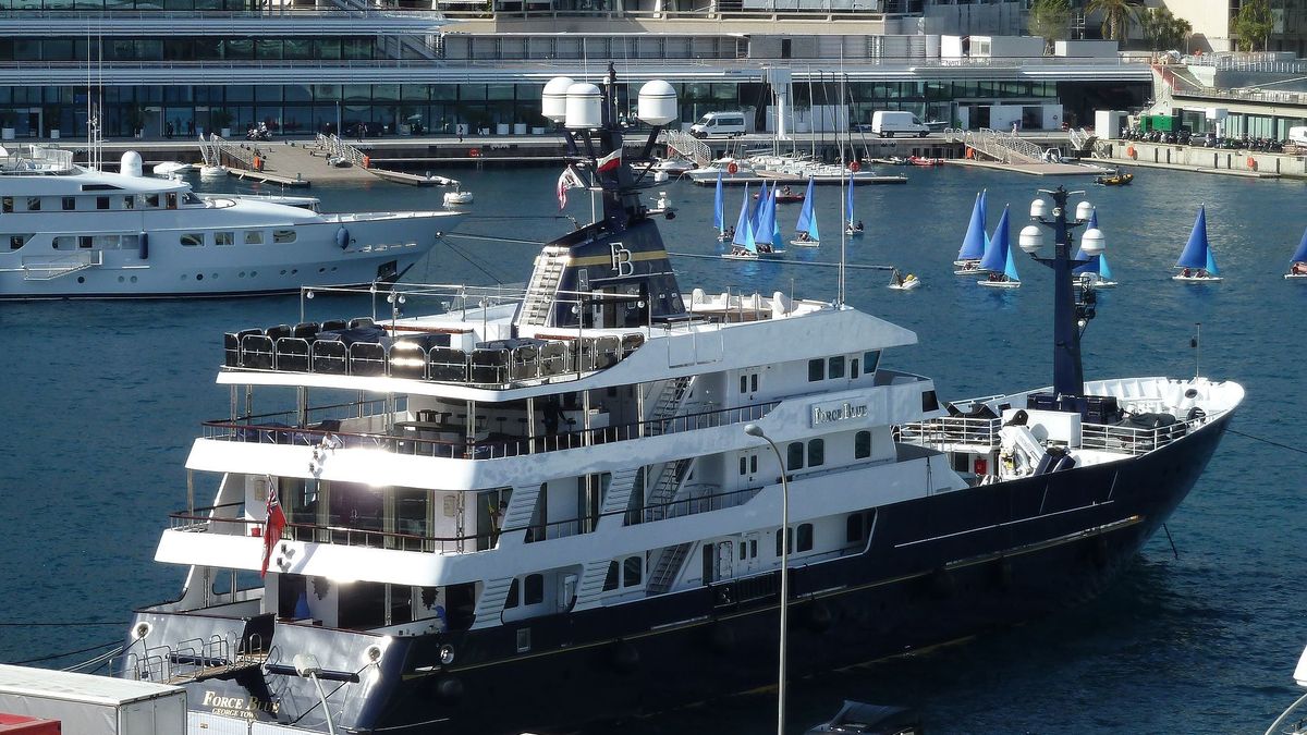 jacht Force Blue w porcie w Monako