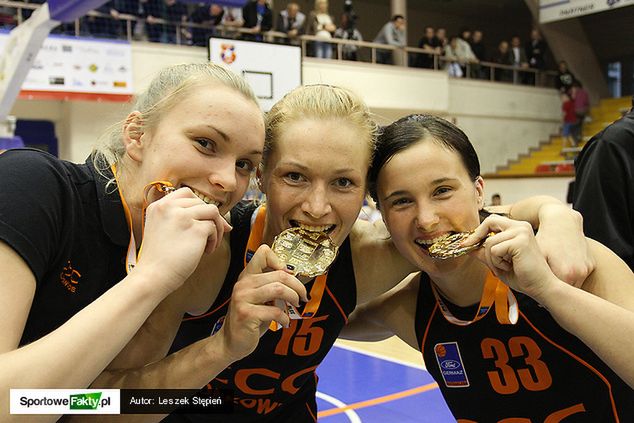 Magdalena Skorek (z prawej) zostaje w ekipie mistrzyń Polski