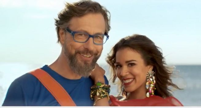 Szymon Majewski ratuje Macademian Girl smartfonem w reklamie Plusa (wideo)