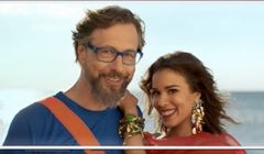 Szymon Majewski ratuje Macademian Girl smartfonem w reklamie Plusa (wideo)