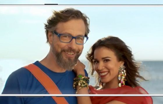 Szymon Majewski ratuje Macademian Girl smartfonem w reklamie Plusa (wideo)