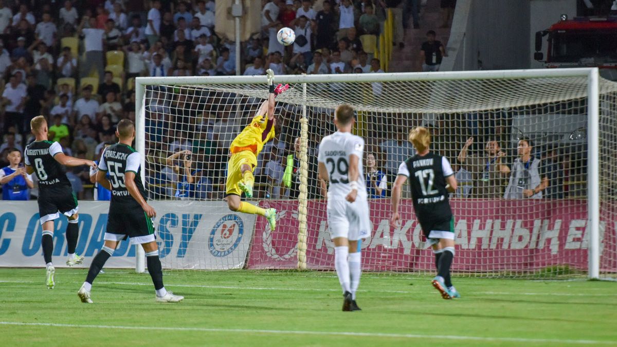 Newspix / Wojciech Dobrzynski / PressFocus / Na zdjęciu: mecz Ordabasy Szymkent - Legia Warszawa