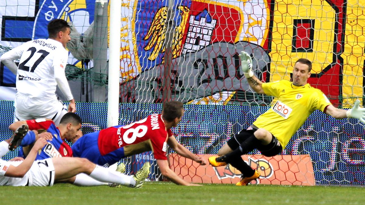 PAP/EPA / Andrzej Grygiel / Na zdjęciu: Jakub Szmatuła