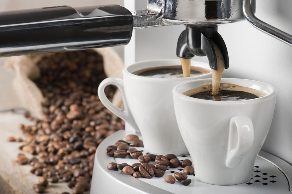 Kawa w ekspresie ciśnieniowym czy przelewowym? Obie smakują inaczej