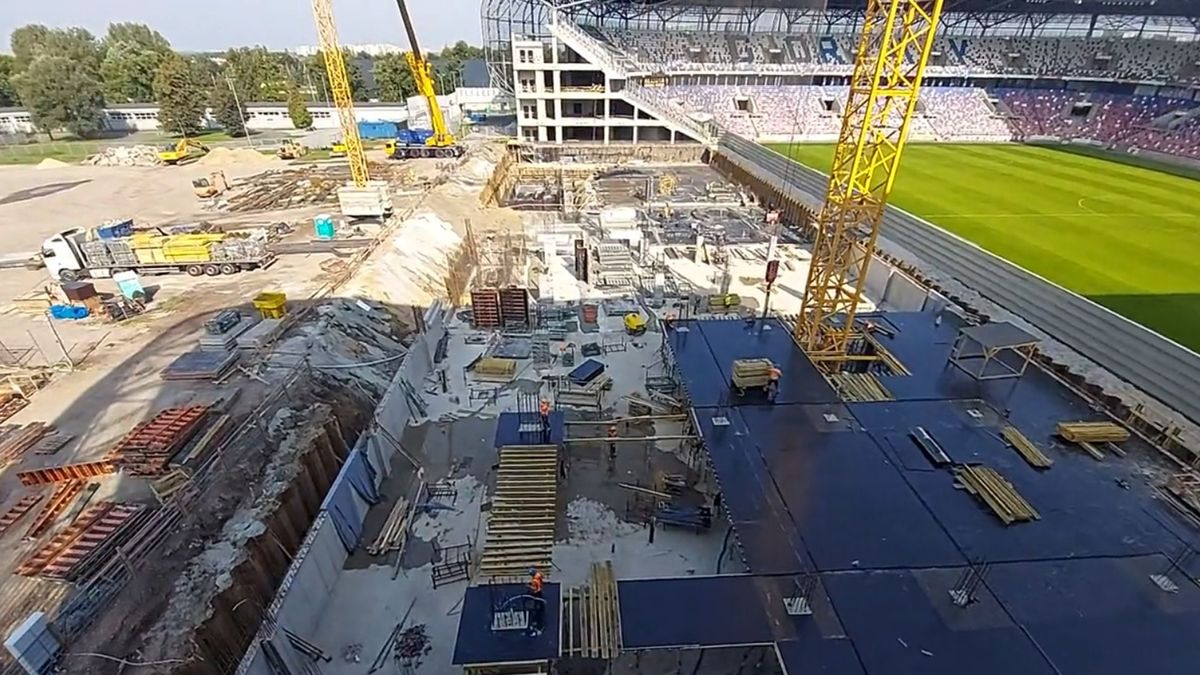 Zdjęcie okładkowe artykułu: Materiały prasowe / Arena Zabrze / Na zdjęciu: budowa czwartej trybuny stadionu w Zabrzu