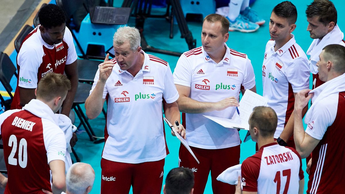 trener reprezentacji Polski siatkarzy Vital Heynen (C-L) podczas meczu turnieju kwalifikacyjnego do igrzysk olimpijskich z Francją