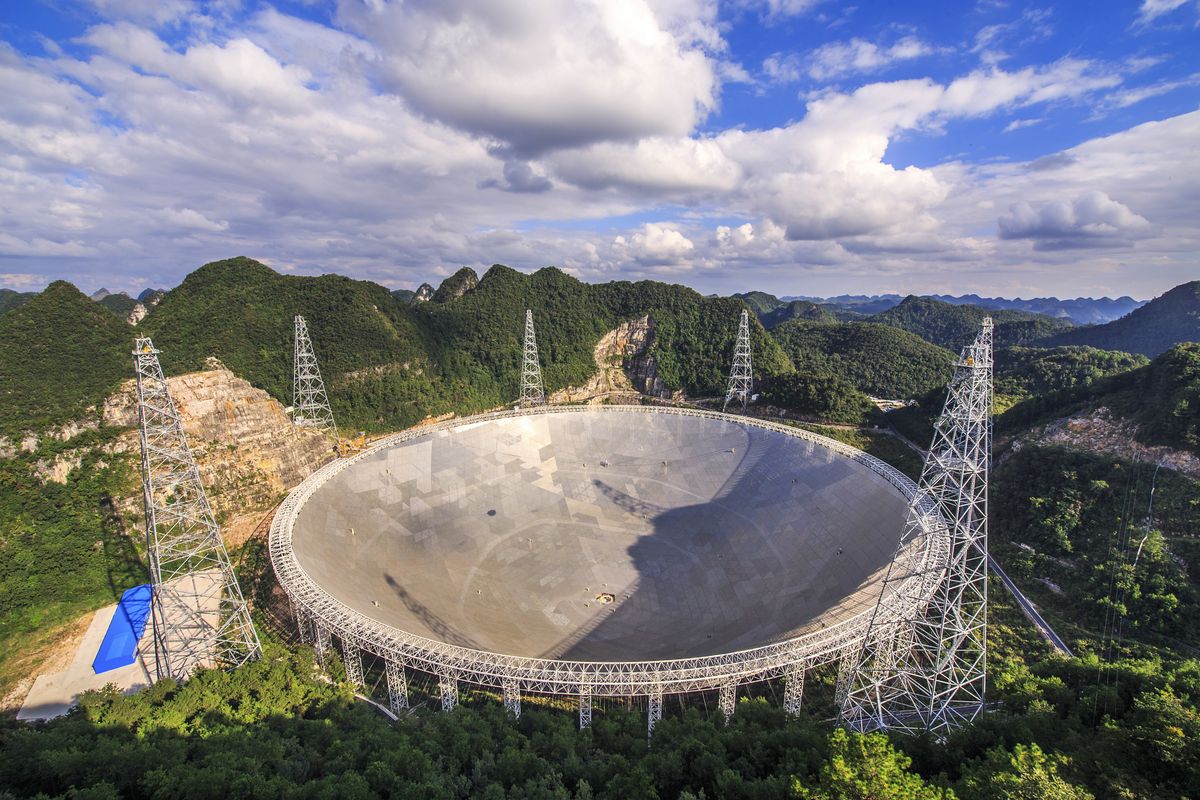 Chiński radioteleskop FAST, zwany "Sky Eye".