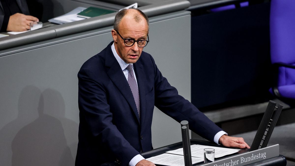 German Chancellor Friedrich Merz delivers a government statement during a session of the German parliament Bundestag in Berlin, Germany, 16 October 2025. EPA/FILIP SINGER Dostawca: PAP/EPA.