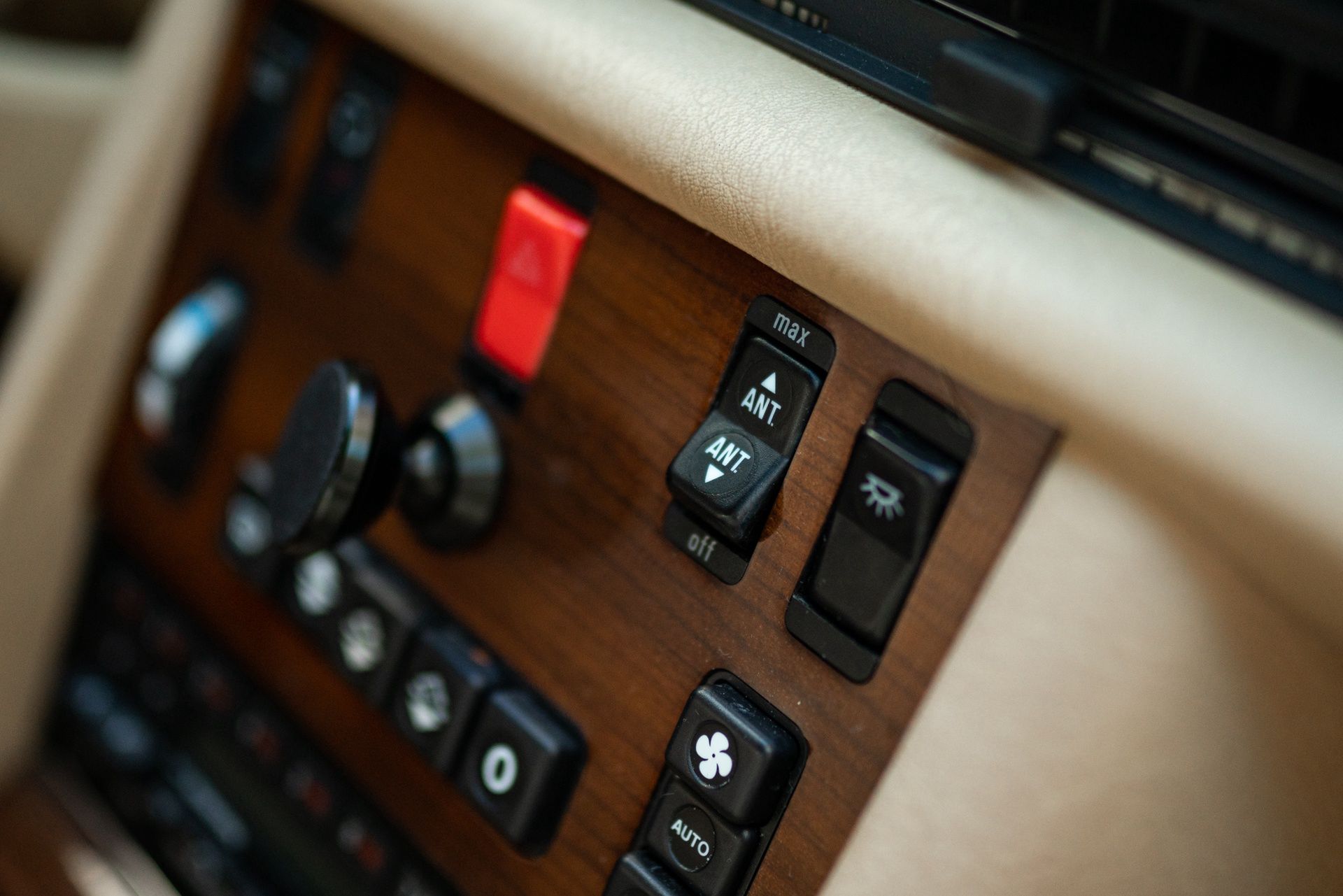 Mercedes-Benz 300 SDL W126