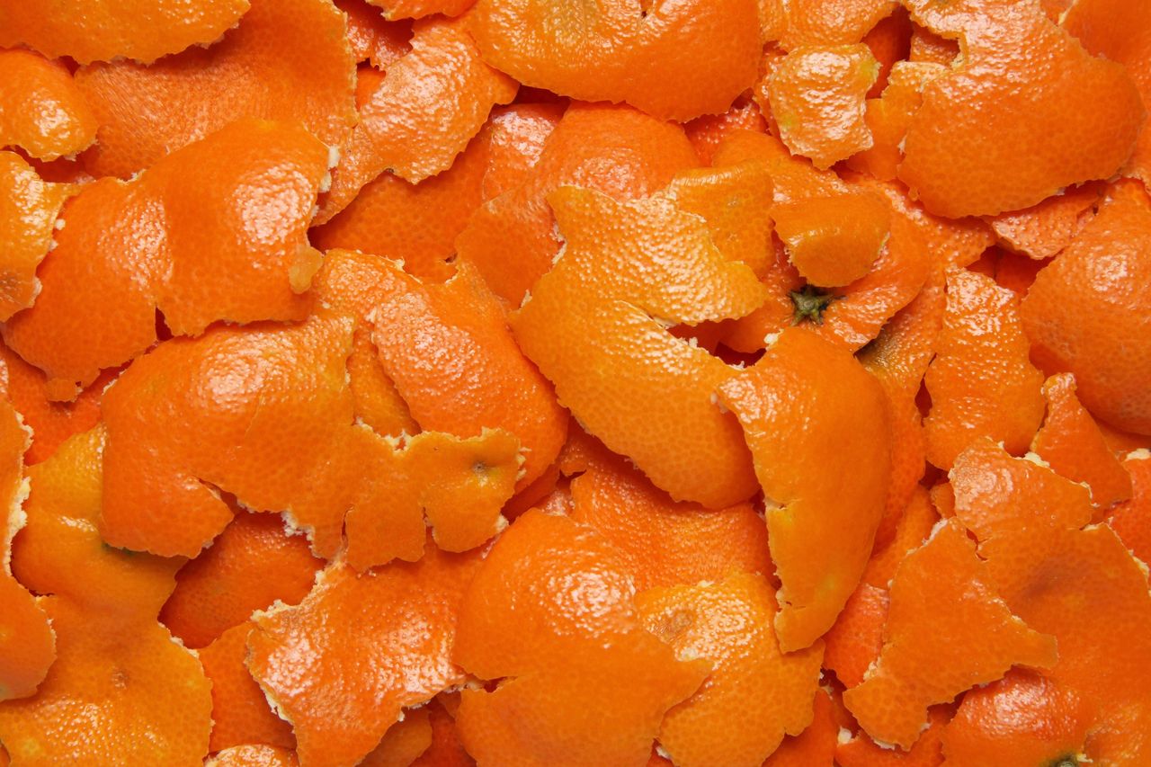 The orange peel is rich in fiber.