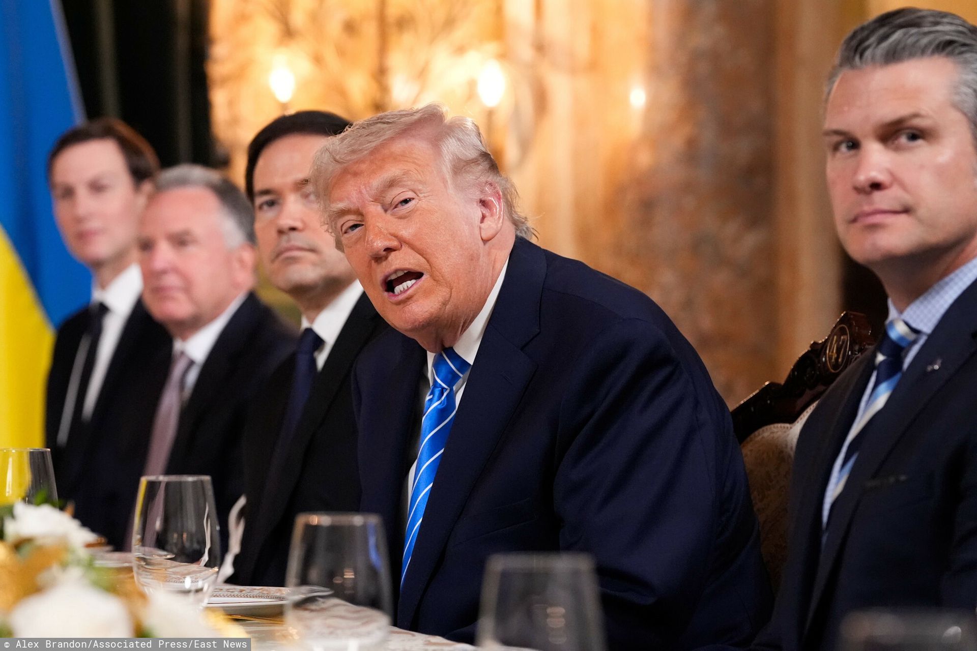 wiadomości,aktualności,WP Wiadomości Trump kazał nakarmić dziennikarzy. To podano w Mar-a-Lago