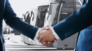 Korupcja przy przetargach na autobusy elektryczne. CBA zatrzymało cztery osoby, w tym samorządowca