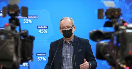 Druzgocący sondaż dla Adama Niedzielskiego. Komentarz z PiS