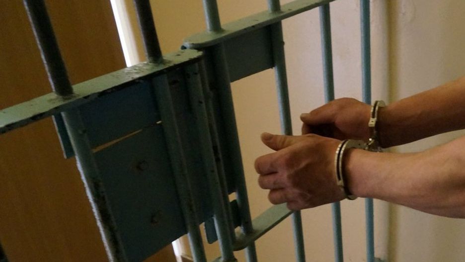 Śląskie. Tyscy policjanci zatrzymali trzech włamywaczy, którzy dokonywali licznych kradzieży z włamaniem na terenie miasta.