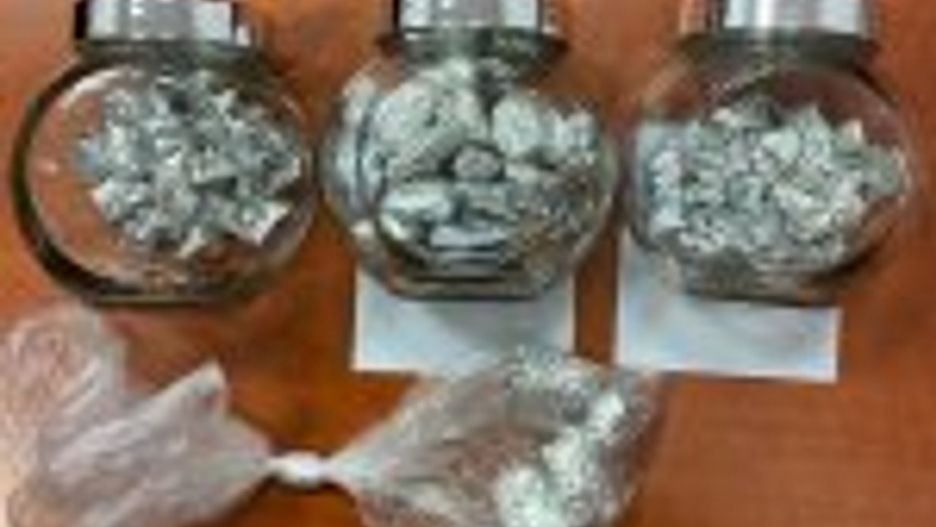 Warszawa. Mężczyzna miał w mieszkaniu różne rodzaje narkotyków