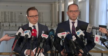 “Bąkiewicz okazał się agentem Rosji”. M. Szczerba po Marszu Niepodległości
