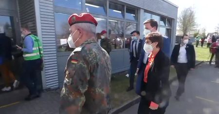 Całodobowy punkt szczepień otwarty w Niemczech. Będzie prowadzony przez wojsko.