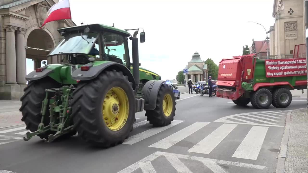 Zachodniopomorscy rolnicy zaostrzyli protest. Traktory na ulicach Szczecina