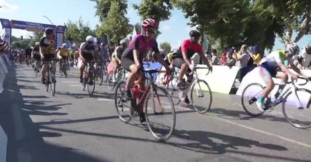 Ponad tysiąc rowerzystów wzięło udział w imprezie, z której dochód zostanie przeznaczony na stypendia dla dzieci zmarłych pracowników służby zdrowia.