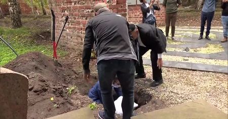 W Warszawie pochowano szczątki ofiary holokaustu. Wydobyto je podczas prac remontowych
