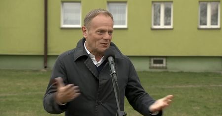 D. Tusk: Musimy rozmawiać o relokacji uchodźców w UE. Nie ma nic upokarzającego w proszeniu o pomoc