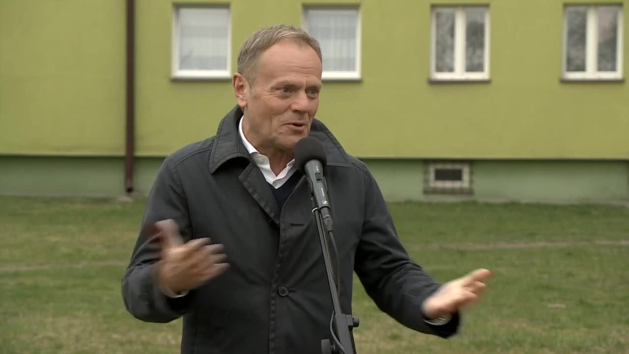 D. Tusk: Musimy rozmawiać o relokacji uchodźców w UE. Nie ma nic upokarzającego w proszeniu o pomoc