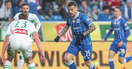 Lech Poznań długo męczył się z grającą w osłabieniu Lechią Gdańsk, ale ostatecznie wygrał 2:0